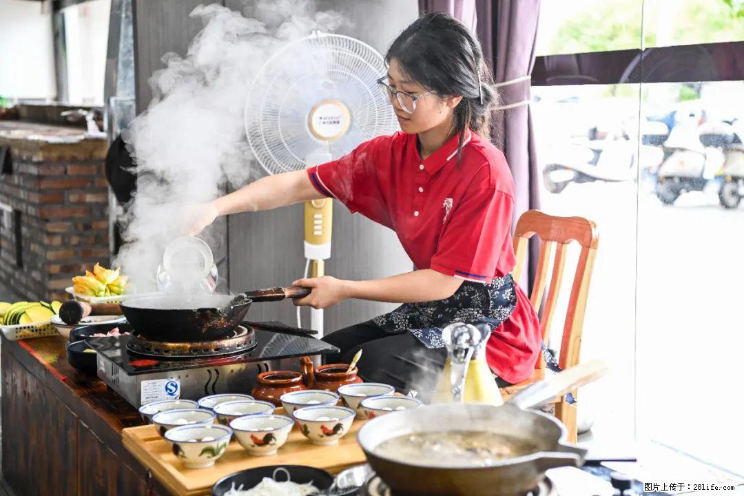 全网追的“扁担女孩”，找了一份暑假工，时薪12元 - 中山生活资讯 - 中山28生活网 zs.28life.net